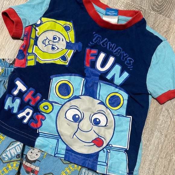 Thomas & Friends Boys Navy, Light Blue & Red Train Pajama Set - Picture 2 of 2